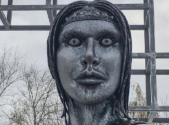 Пугающий памятник Аленке снесут в Нововоронеже