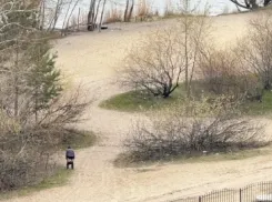 Онанирует на прохожих: о странном мужчине предупредили воронежцев