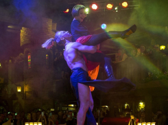 Голый Тарзан оседлал на сцене жительницу Воронежа