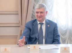 В ответ на санкции губернатор Гусев затролил Джастина Трюдо в интернете 