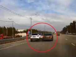 Безумный учитель на Mercedes устроил боевик на дороге в Воронеже 