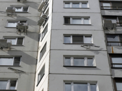 В Воронеже женщина, страдающая шизофренией, выбросилась из окна 