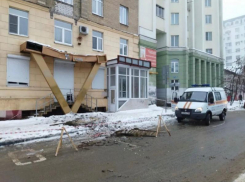 Балкон 66-летнего дома рухнул в центре Воронежа 