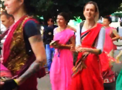 Ритуальное шествие кришнаитов заметили в центре Воронежа