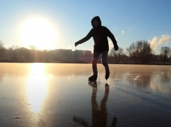 Умопомрачительное видео с катанием по зеркальному водохранилищу сняли в Воронеже