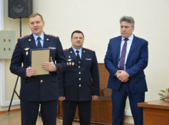 В Воронеже наградили депутата Мошурова за помощь раненным полицейским