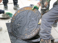 Первый стилизованный люк смонтировали на проспекте Революции в Воронеже
