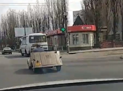 Кабриолет для бедных мажоров сняли на дороге в Воронеже