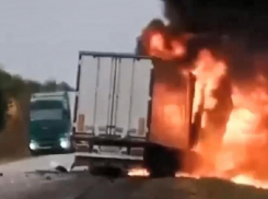 Появилось видео с места гибели мужчины, заживо сгоревшего в машине на воронежской трассе