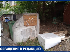 Зловонную мусорную площадку поставили под окна многоэтажки в Воронеже