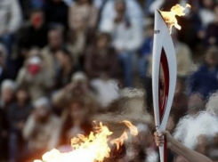 Участники эстафеты Олимпийского огня в Воронеже за большие деньги продают факелы и форму