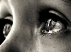 В Воронежской области жестокая мать била своих детей и привязывала их к кровати, уходя из дома