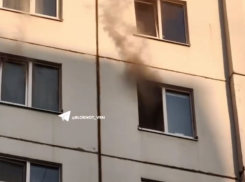 Два человека эвакуировали из дома на Московском проспекте во время пожара в Воронеже 