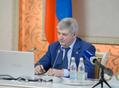 Губернатор Гусев пригрозил чиновникам персональной ответственностью за медленную трату бюджетных денег