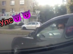 Белый мститель снял, как пошел на таран Mazda в Воронеже