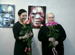 Сестры-художницы из Кёльна показали воронежцам свои картины на выставке «Texthintergrund»