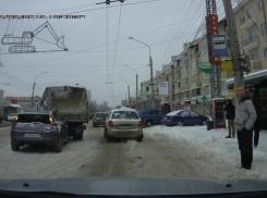 В Воронеже на остановке «Рабочий проспект» столкнулись «Газель» и «Ситроен»