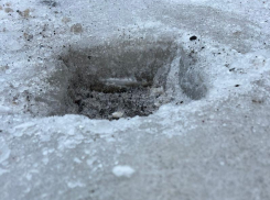 Мама и дети попали в ледовое ДТП под Воронежем