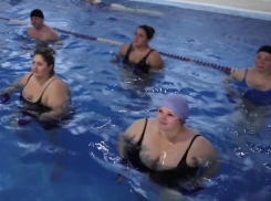 Толстяки в купальниках захватили бассейн в проекте «Сбросить лишнее» 
