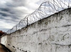 В Воронежской области рецидивист хотел перебросить в колонию наркотики