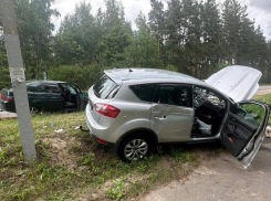 1 человек погиб и два пострадали в жестком столкновении легковушек в Воронеже