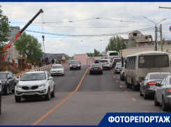 Недоделанный и полуоткрытый: как выглядит виадук на «Работнице» в час пик