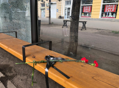 Как выглядит остановка в центре Воронежа утром после трагедии