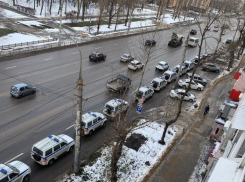 Скопление полицейских машин заметили на левом берегу Воронежа