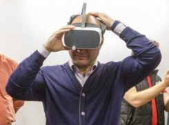 Модными VR-очками и женой-мультимиллионером похвастался единоросс Григорий Чуйко
