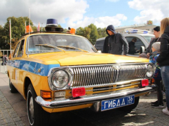 Легендарную машину гаишников сравнили с полицейскими иномарками в Воронеже