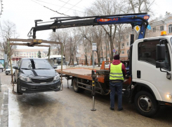 Как часто будут проводить рейды по эвакуации машин без номеров, рассказали в мэрии Воронежа