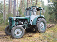 Воронежец разгромил базу отдыха на угнанном тракторе