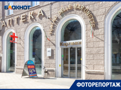 Аптеку превратили в кукольный театр с любовью к Воронежу