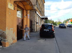 Уничижение чиновников и людей устроила иномарка с модным номером в Воронеже