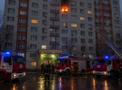 33 человека спасены при пожаре в многоэтажном доме в Воронежской области