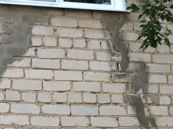 Рушится на глазах: 54-летней трехэтажке придется ждать капремонт еще четверть века в Воронежской области