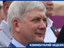 Как губернатор Гусев целый год ходил между струйками 