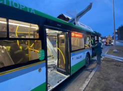 Автобус №59 протаранил барьерное ограждение в Воронеже – есть пострадавшие 