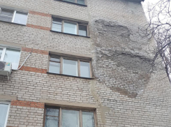 Убитый дом держит воронежцев в страхе