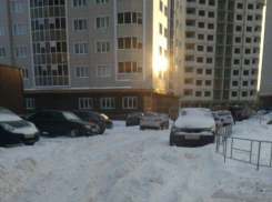 Воронежские коммунальщики прокомментировали заснеженные дороги в Советском районе