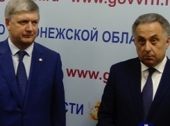 Переженить всех сотрудников «Дом.РФ»  предложил Виталий Мутко в Воронеже