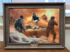 В Музей Победы передана картина о подвиге воронежского летчика Романа Филипова