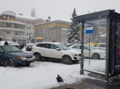 Автомобилисты унизили «умную остановку»  в Воронеже  