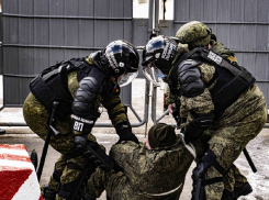 Как обезвредить террориста, показали военные полицейские в Воронеже