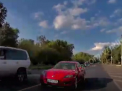 Маниакальное вождение спорткара снял встречный автомобиль в Воронеже 