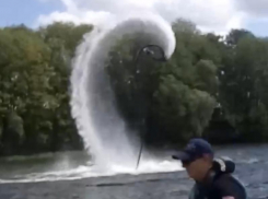 Сумасшедшее шоу устроил флайбордист над водохранилищем в Воронеже