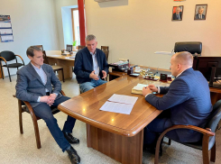 Нового директора волейбольной школы имени Паткина представил воронежский министр спорта