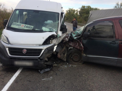 Опубликованы снимки столкновения с рейсовым автобусом в Воронежской области