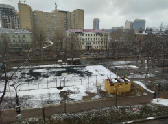 Легкая зима вернулась в Воронеж, чтобы взбодрить горожан перед работой 