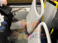 Кресло воронежского автобуса с хрустом отвалилось в пути 